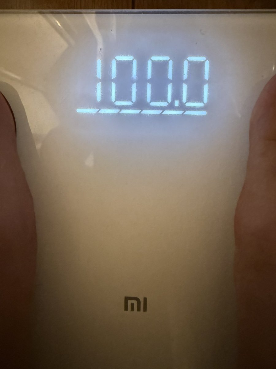 moshingmash's tweet photo. 筋トレしてる人からは「大きくなったね」と言われ、そうでない人からは「太ったね」と言われ、観点は人それぞれだなと思う今日この頃です。因みに職場の人々はノーコメントです。😑 https://t.co/fvpjdqHHxj