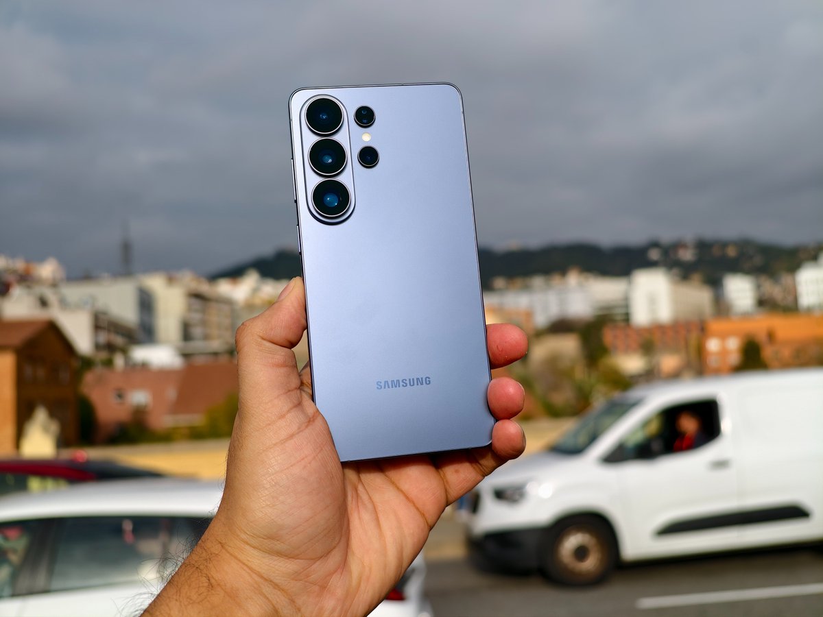 Q10. Where will you use the Privacy Display feature of the Galaxy S26 Ultra the most?

A. In an elevator
B. In the office cafeteria
C. In a metro train

#winGalaxyS26Ultra #GalaxyFlagship #TheUltraPhone