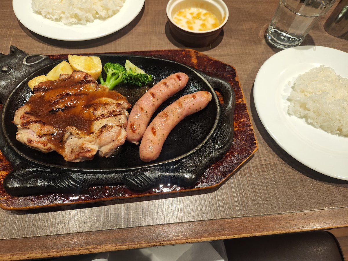 sa8kas's tweet photo. 今日は相方さんの誕生日で夕飯一緒に食べました✨😋
お誕生日おめでとう🎁🎂🎉❤️
#フォルクス https://t.co/hDQkcvZ2UR