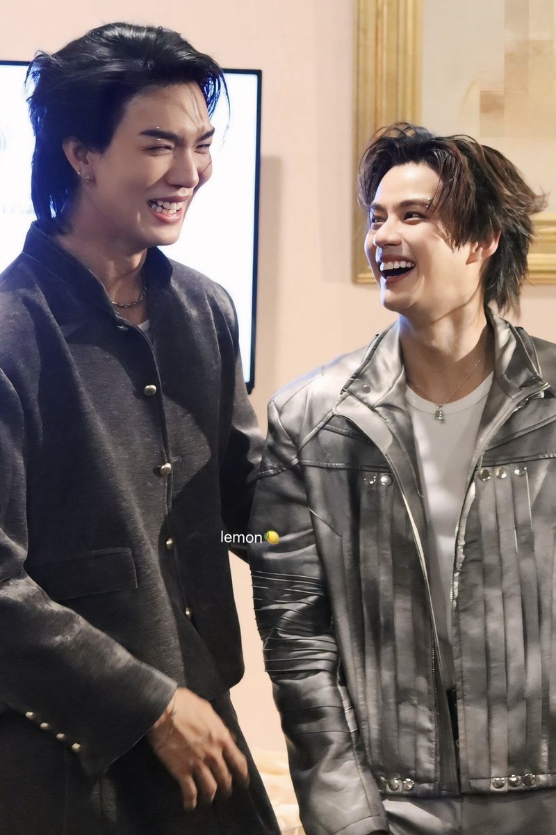 ละครคุณธรรมที่พี่ภาสฝันใฝ่
อาจไม่เกินเอื้อมแล้วหล่ะค้าบ🤣
รักกับลับหลัง       ไม่ ❌️
หยุมกันลับหลัง     ใช่ ✅️

ทะเลภูเก็ตหวานเลยแหละชาวด้อม🤭
เดกเร้กกำลังโตอะเนอะ
เรื่องกินเรื่องหย่าย งั้มๆ

FUTURE FAIR GALA WITH BOATOAT 

#BoatOatinPhuket
#BoatYongyut #OatPasakorn
#BoatOat