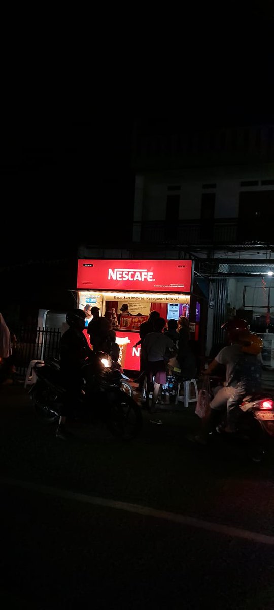 Tahun 2025 khususnya akhir tahun, ekspansi container coffee nescafe makin banyak di area jakarta, depok dan sekitarnya. Harga nya 5-10 ribuan. Ada varian kopi dan non kopi. Beneran pilihan kopi murah yg bersaing dengan kopi gerobak