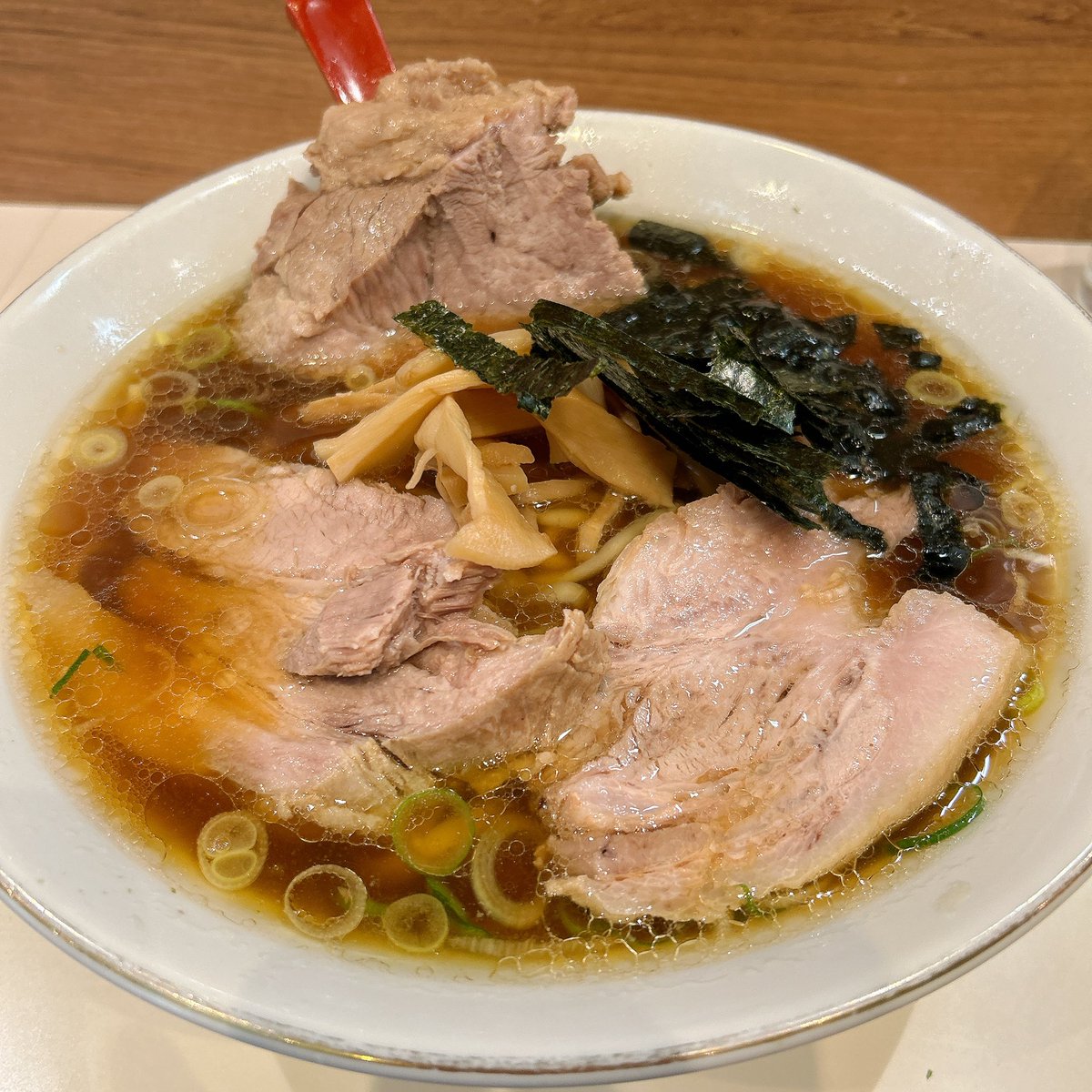 tigertiger1999's tweet photo. #新宿　らぁめん　ほりうち
チャーシュー麺頂きました！ここのチャーシューは大好きです、 https://t.co/aw8s1WKrQ0
