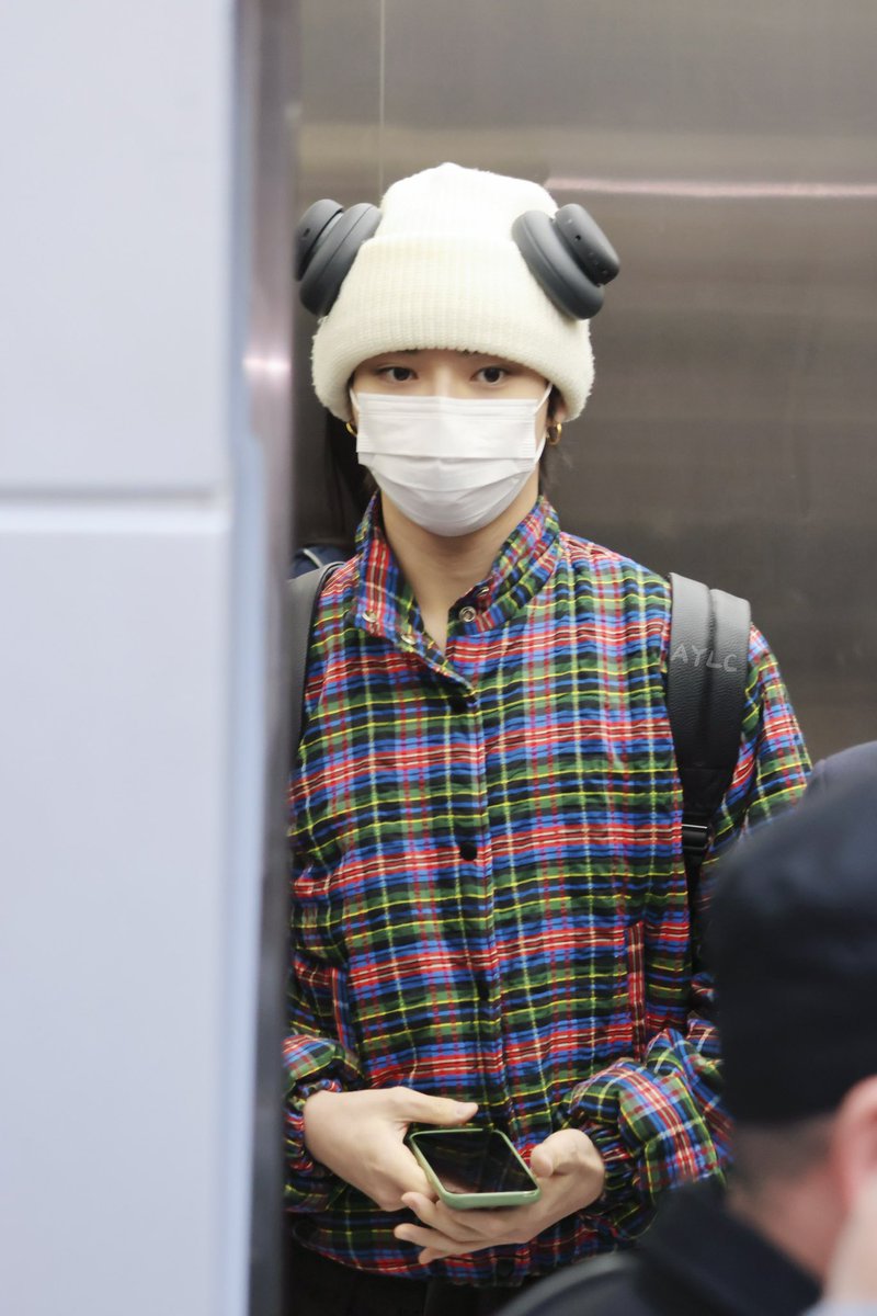 aoyelachi's tweet photo. Panda🐼
260306·shanghai🛬
#OHYUL #LNGSHOT #오율 https://t.co/mNDuVgkUv3
