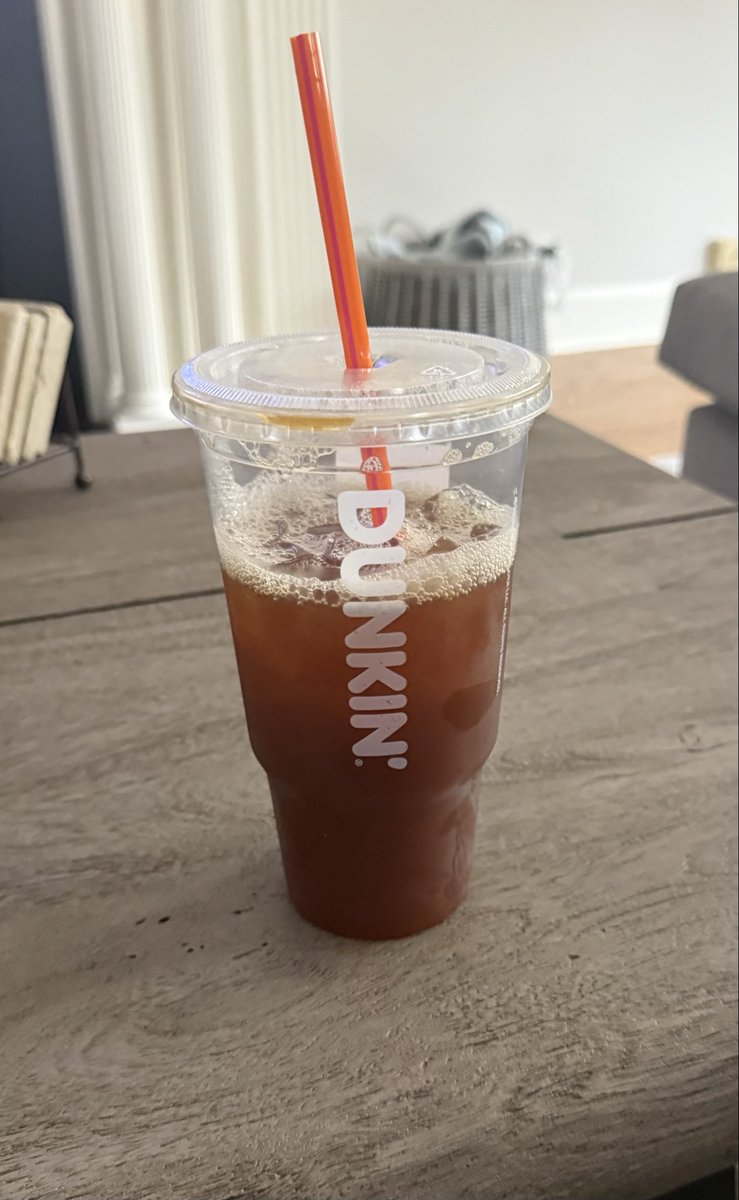 robertwolf32's tweet image. #BostonStrong 💪
Love my @dunkindonuts iced coffee 
RFK Jr 🖕
