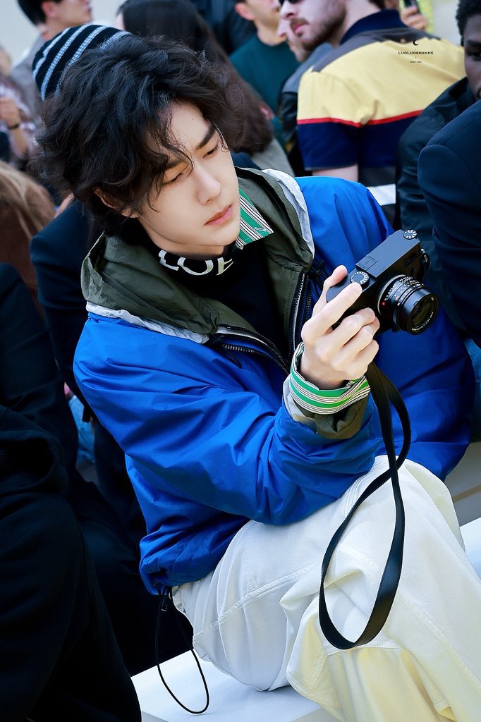 fallinginyibo85's tweet photo. ถ้านี่ไม่ใช่ท่านั่งเช็ครูปที่แกลมที่สุด

WangYibo at LOEWE PFW26
#YIBOxLOEWEFallWinter26
#LOEWEFW26 #PFW https://t.co/j354SHbzJ6