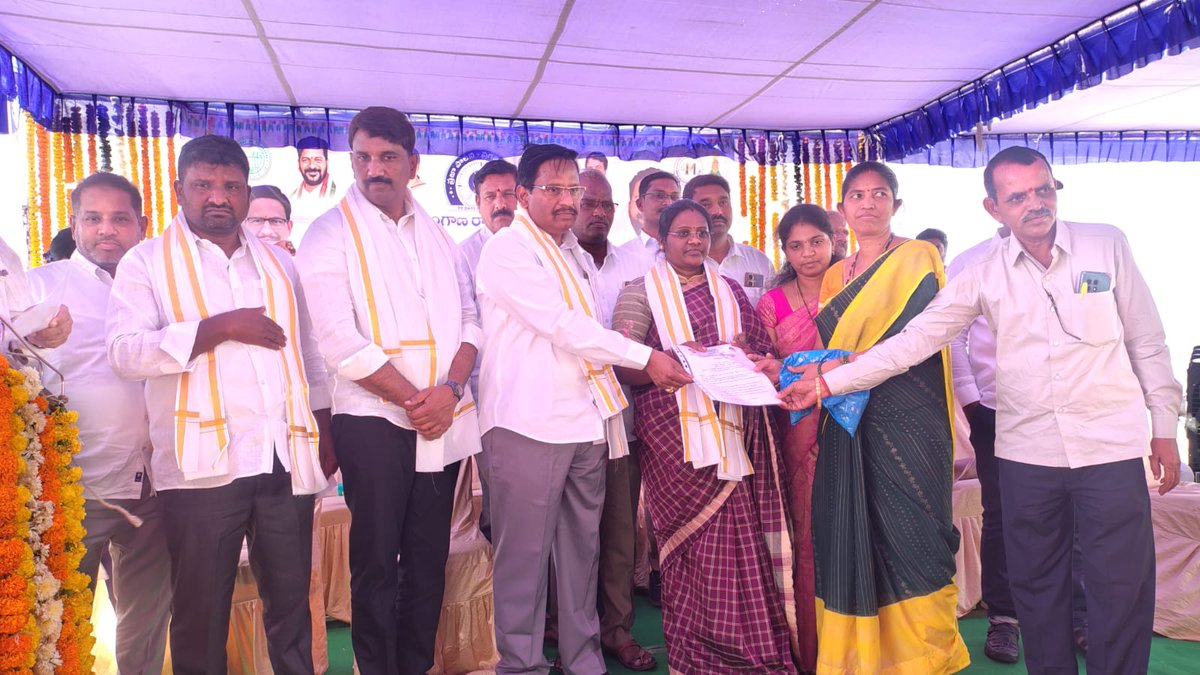 MC_Mahabubnagar's tweet photo. As part of the 99-day “Public Governance – #PrajapalanaPragatiPranalika the Cleanliness 🌿 & Greenery 🌱 Program is being organized in Municipal Corporations and City Corporations from 06/03/2026 to 15/03/2026.

In this regard, the Hon’ble MLA @palamuru - Yennam Srinivas Reddy garu,  Hon’ble Mayor & Deputy Mayor garu participated in the program held in Division 31 of #Mahabubnagar Municipal Corporation. 🏙️ 

Speaking on the occasion, the Hon’ble MLA emphasized the importance of maintaining #clean surroundings 🧹✨ and directed officials to conduct field-level supervision from 6:00 AM to 9:00 AM ⏰. 

He stated that during this time, public issues can be directly identified 👥 and communicated to the Municipal Corporation staff for prompt resolution.

As part of the initiative, #cleanliness & greenery activities 🌳🌼 were organized in Wards 2, 3, 1, 16, 27, and 31. The Hon’ble MLA and Deputy Mayor actively participated in the program and took oath to encourage the citizens to support the initiative.

#PrajapalanaPragatiPranalika #99DaysActionPlan #swachhsurvekshan2025 #TelanganaRising2047 #PublicGovernance #TelanganaDevelopment #PeopleFirstGovernance
@RoopaMishra77 @SwachhBharatGov @SwachhBharat
@MoHUA_India @palamuru @tksreedevi @cdmatelangana @tgmepma @Collector_MBNR
@ACLB_MBNR @SBMU_Telangana @ecowarriorind