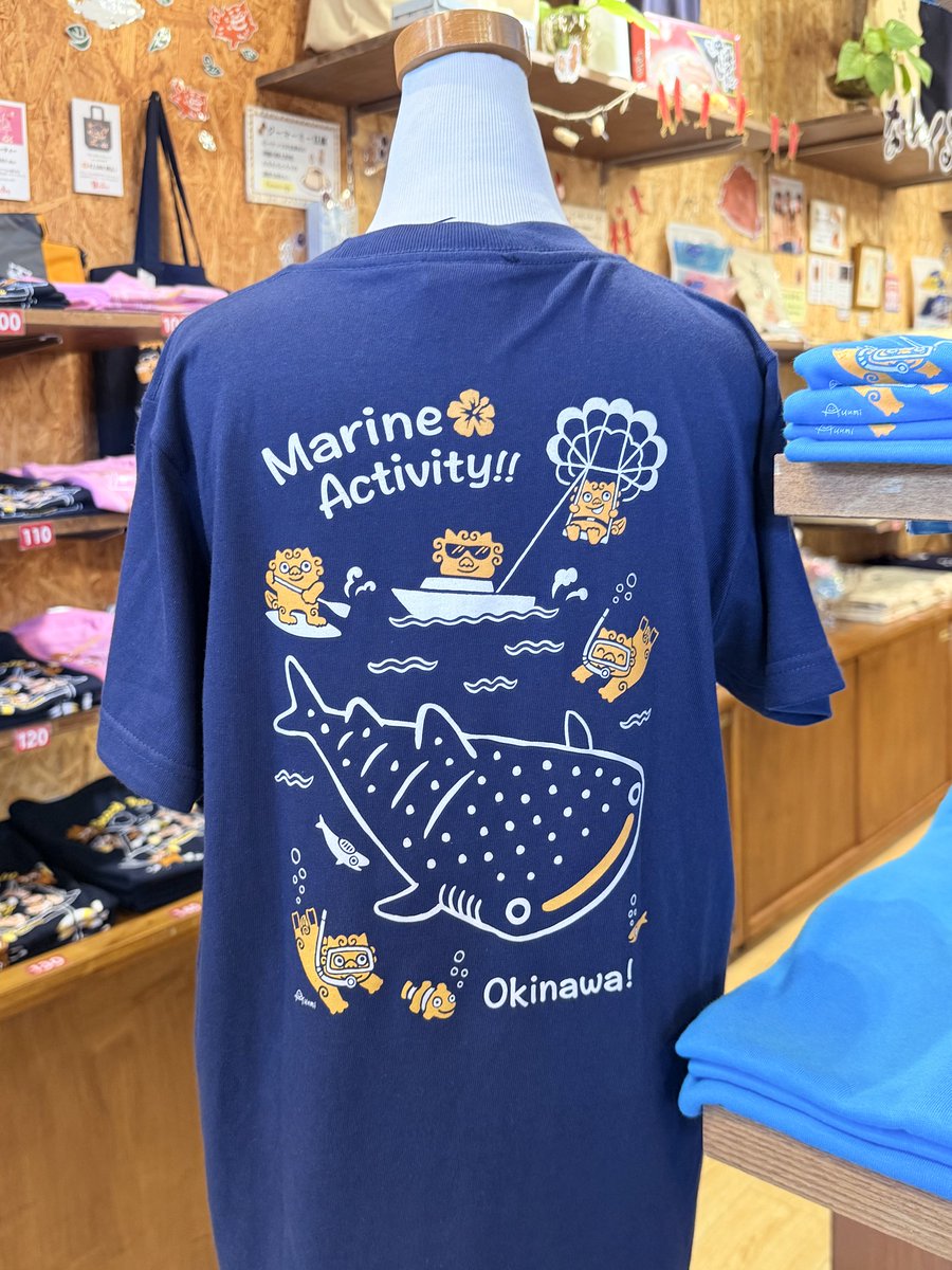 OKINAWAdesign's tweet photo. ここ数日人気のマリンオキナワ🌺

シーサーがマリンアクティビティを楽しむ
沖縄ならではのデザインです🏄🏊‍♂️🏝️

サーフィン、シュノーケル、サップ、パラセーリング、などなど
沖縄旅行の思い出にはもちろんウチナーンチュの海遊びにも！
キッズサイズもあるので親子おそろいも😆✨

#okinawa https://t.co/ft3X7aXybs