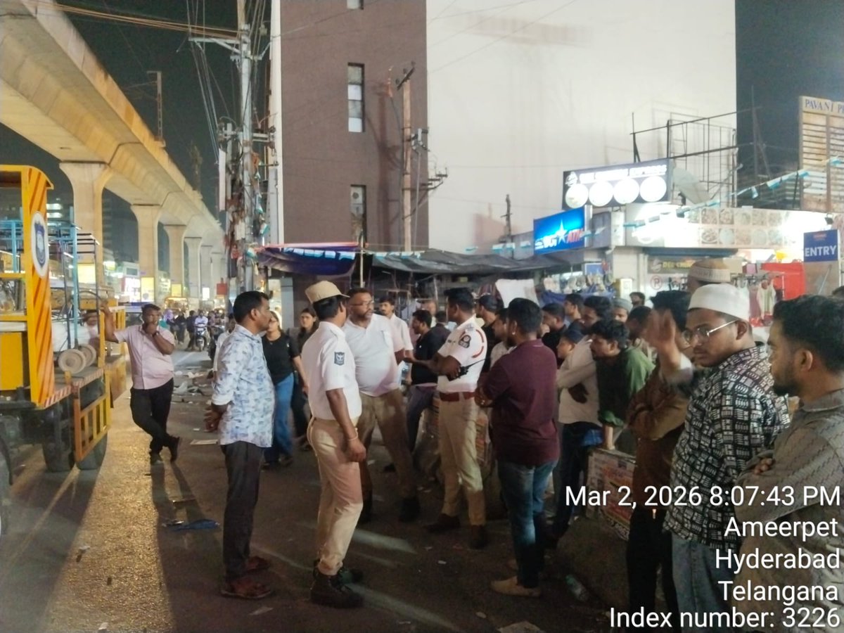 shotr_pgt's tweet photo. @Singh2639 @TOIHyderabad Thank you for bringing this to our notice. Traffic Police enforce No-Parking violations for smooth traffic flow. We coordinated with the concerned departments, inspected the Ameerpet X Road – Greenland – Punjagutta stretch, and booked cases against traffic violators. 🚓🚦 https://t.co/9qgVJBZywR