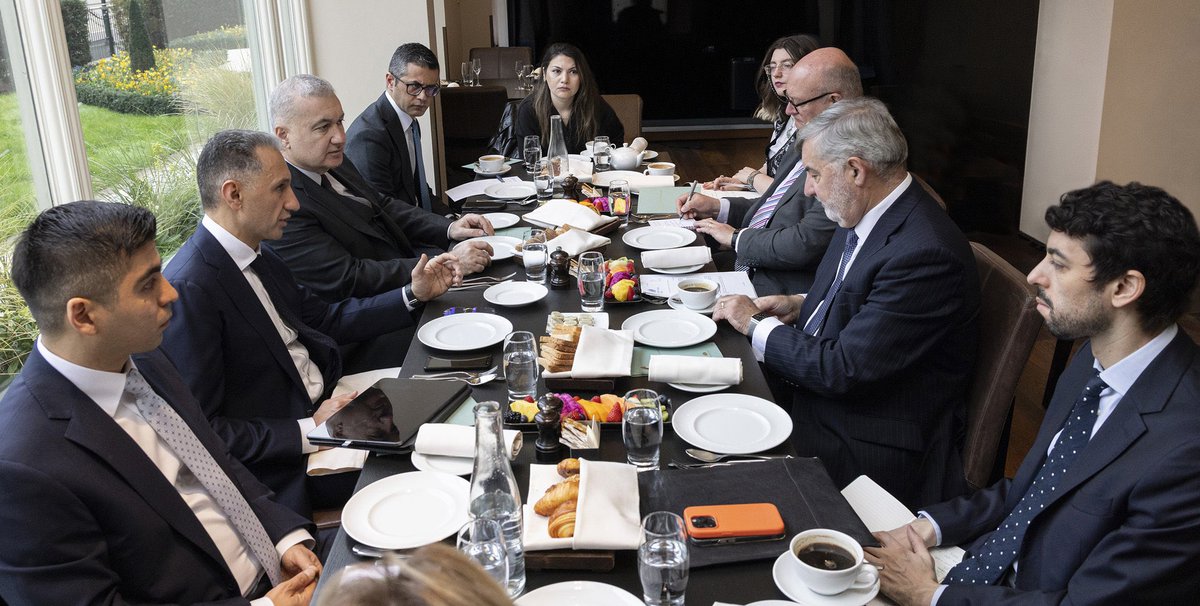 FergusAuldFCDO's tweet photo. Nazir @RashadNNabiyev-in 🇬🇧-ya səfəri iqtisadi artım, diversifikasiya və innovasiya sahələrində əməkdaşlıq imkanlarını əhatə etdi. 

Bu, 🇬🇧-🇦🇿 Strateji Tərəfdaşlığımızın genişliyinin nümunəsidir. Belə səfərlər tərəfdaşlıqların irəliləməsinə xidmət edir. Davamlı olsun! 🤝 https://t.co/bGMUcU6APi