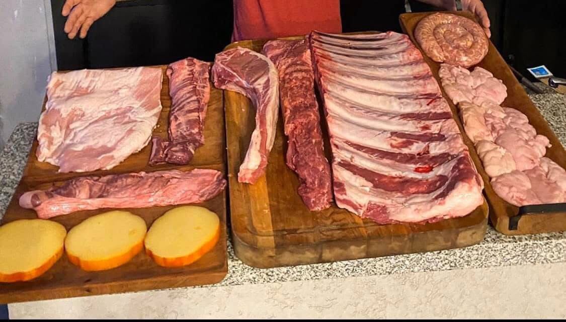 juanxj56's tweet photo. Venia pisteando como un campeón con las comidas. Toda la semana comiendo livianito
Hasta que hoy sale la cena con los pibes.
😂😂🍷. #asadito https://t.co/8zuKFrcvua
