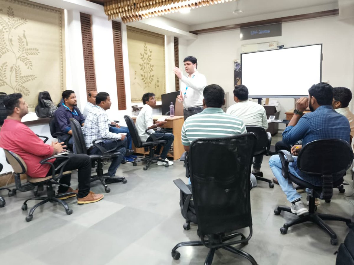 apsominfotexltd's tweet photo. @apsominfotexltd conducted a 𝐒𝐞𝐫𝐯𝐢𝐜𝐞 𝐄𝐧𝐠𝐢𝐧𝐞𝐞𝐫 𝐓𝐫𝐚𝐢𝐧𝐢𝐧𝐠  𝐏𝐫𝐨𝐠𝐫𝐚𝐦 for new joiners from 𝟐𝟑𝐫𝐝 𝐅𝐞𝐛𝐫𝐮𝐚𝐫𝐲 𝐭𝐨 𝟑𝐫𝐝 𝐌𝐚𝐫𝐜𝐡 𝟐𝟎𝟐𝟔 at the Noida, Sector 62 office.

#Apsom #Roland #ServiceTraining #PrintingTechnology https://t.co/gyREHEW8kh