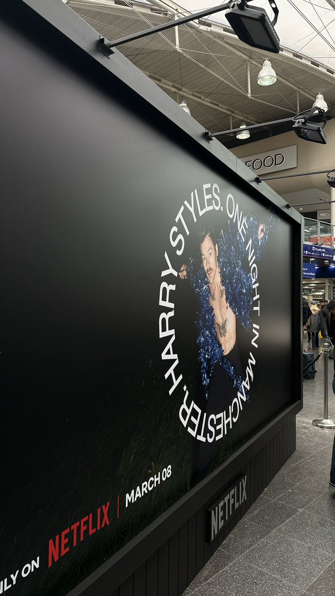 guccisuitstyIes's tweet image. #touchdown