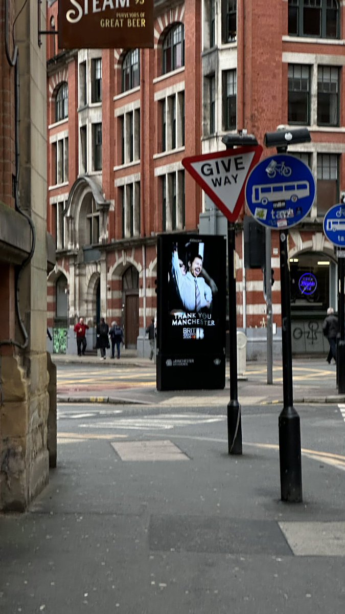 guccisuitstyIes's tweet image. #touchdown