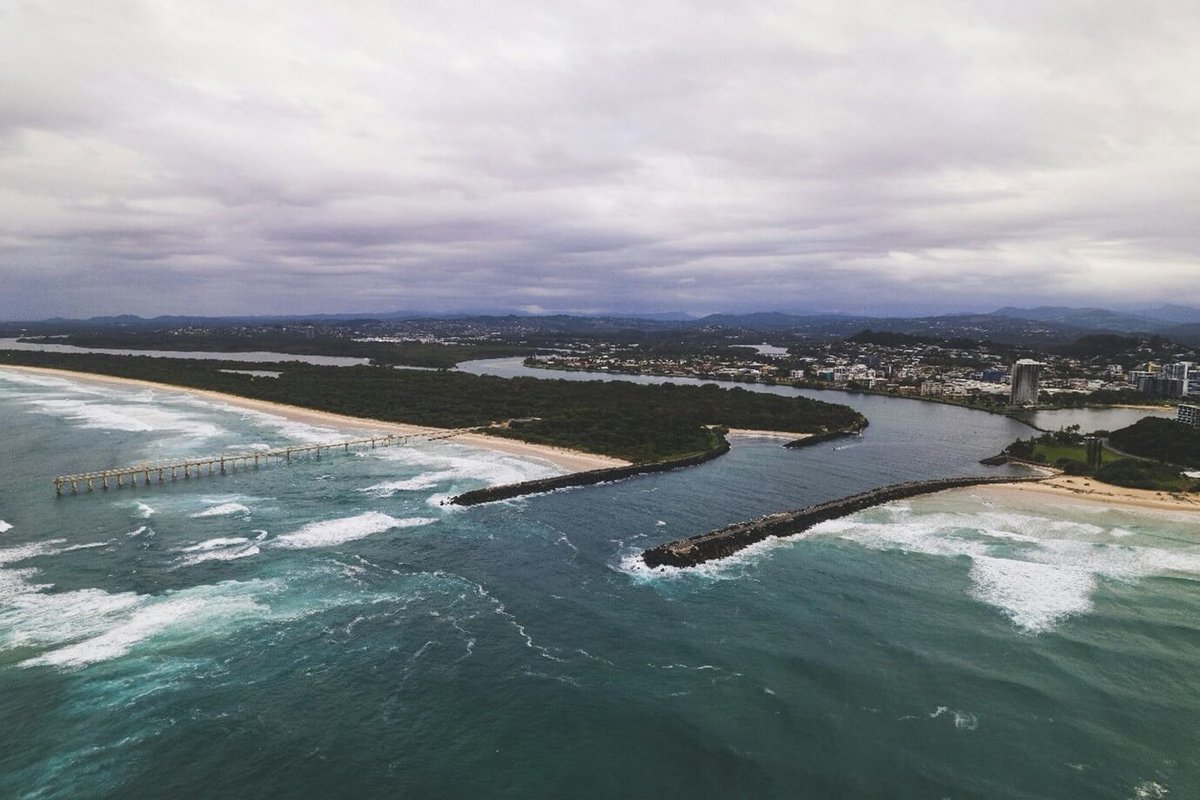 Residzdotcom's tweet photo. Tweed Heads: Northern NSW’s Coastal Gateway

Sitting right on the border between #NewSouthWales and #Queensland, #TweedHeads is a relaxed, sunny coastal community known for its waterways, beaches, and easy lifestyle. 

Read more: https://t.co/VCI15Pg9d1 https://t.co/yKILnSzsSC