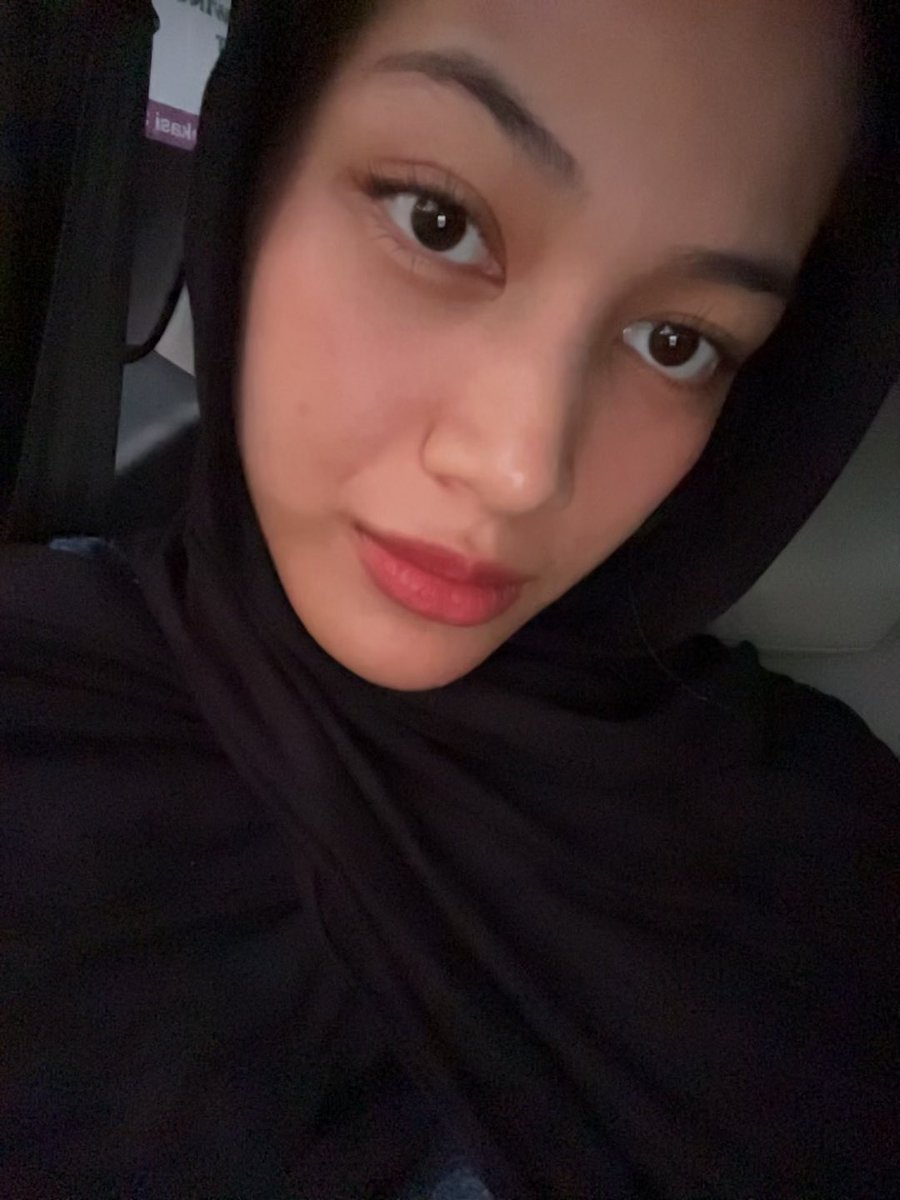 pretty, young and chill 👅 tweet media