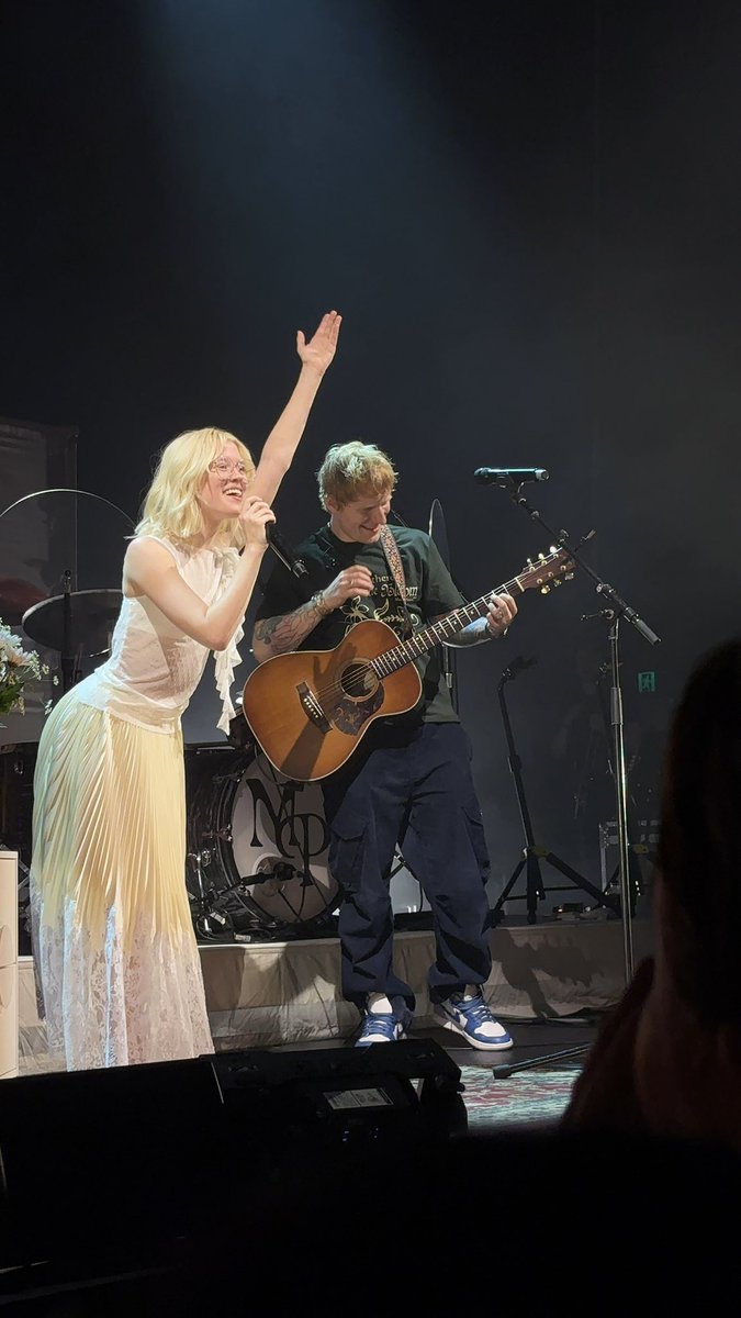 MapleMatt1's tweet photo. Just so you know, I was there before the bloom and this was the best night of my life!!! From special guests to unreleased songs, the night was incredible and I will remember this tour forever.
@maisiehpeters #beforethebloom #florescence #maisiepeters https://t.co/UBrLWWydgZ