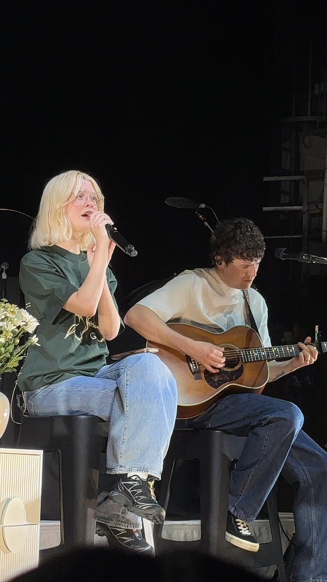 MapleMatt1's tweet photo. Just so you know, I was there before the bloom and this was the best night of my life!!! From special guests to unreleased songs, the night was incredible and I will remember this tour forever.
@maisiehpeters #beforethebloom #florescence #maisiepeters https://t.co/UBrLWWydgZ