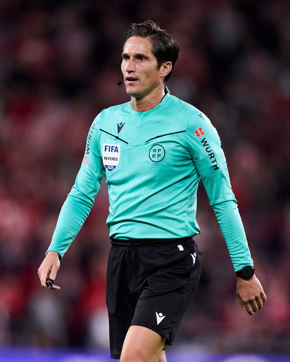 رسميًا | مونويرا مونتيرو حكم مباراة أتلتيك بلباو وبرشلونة.