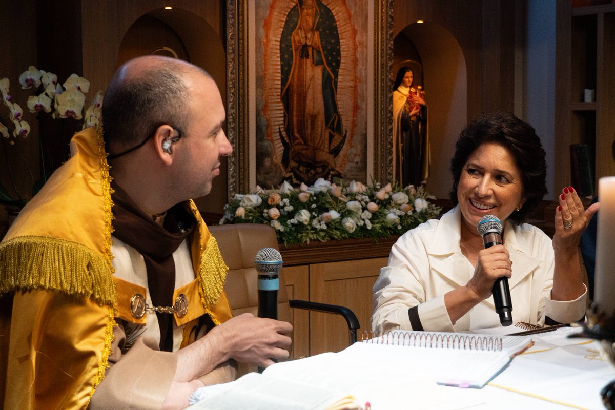 FreiGilsonCMES's tweet photo. O Rosário de hoje foi maravilhoso, com a presença da nossa querida Dra. Filó. Tenho certeza de que Deus falou profundamente ao seu coração.

Hoje meditamos sobre o zelo pela santidade. Como dizia Santa Teresinha:
“Não quero ser santa pela metade.”

Que todos nós possamos ter esse zelo, esse ardor pela santidade.

Até amanhã, se Deus quiser. Ainda teremos Rosário, e esperamos por você.

Agora me conta: qual momento mais te marcou hoje?