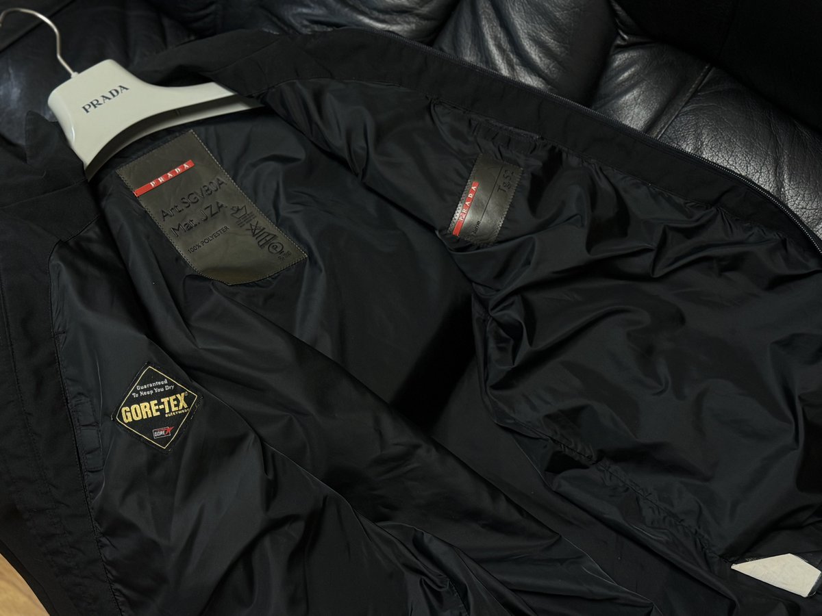 new arrival prada goretex shell jacket プラダスポーツのジャケット