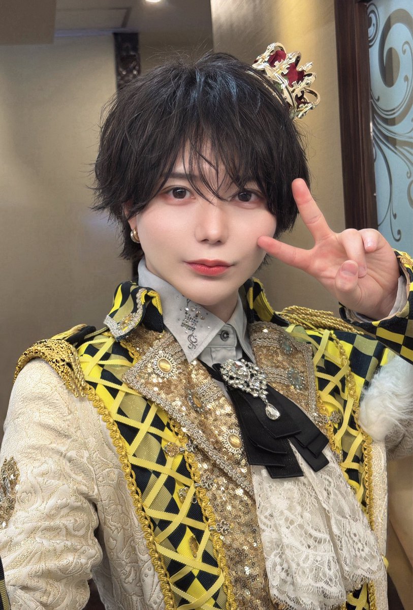 jo_SADs's tweet photo. めたもるわんさんとのツーマンライブありがとうございました‼️れいくんの衣装お借りしましたとってもカッコかわいくて嬉しかったー‼️れいくんも自分の衣装着てくれて黄色同士とっても似合ってて幸✨ https://t.co/XuJIUESTvw