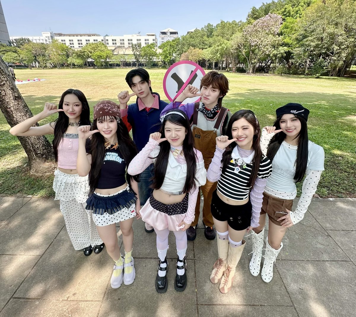 ขอขอบคุณ <a href="/SNSofficial_th/">SNS</a> และ <a href="/Litent_Official/">LIT Entertainment</a> ที่ให้ “โทมัส” <a href="/tthomastc/">thomas</a> และ “ก้อง” <a href="/kongjiro_/">Kong.Jiro</a> ได้มาเป็นส่วนหนึ่งของ Music Video เพลง “Sun-Kissed” ด้วยนะคะ 🥰

ฝากทุกคนติดตามรับชม Official Music Video เพลง Sun-Kissed - Sugar’N Spice (SNS) ✨
🔗 : youtu.be/v2abULiL9uQ?si…