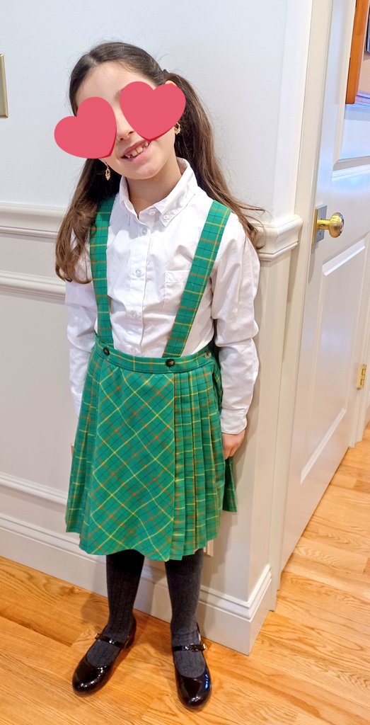 She got to wear it to school today for dress in green day. It's sooo cute!