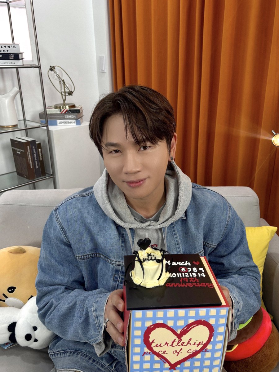 kwill_twt's tweet photo. [#Kwill]
데뷔 19주년을 #형나잇 과 함께 ��낼 수 있어서 
행복한 윌디였습니다💚

앞으로도 잘 부탁해요🤝

#케이윌
#Kwill_Day #케이윌데이 https://t.co/s1kW69kaMu