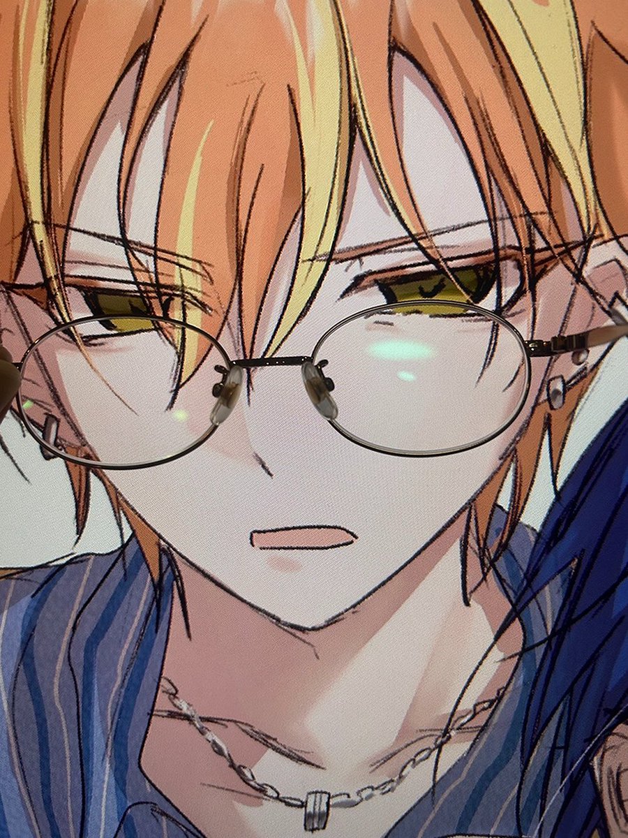 你怎麼蠻適合戴阿宅眼鏡🤓??