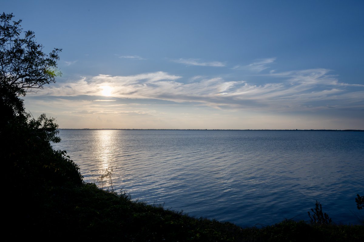 CRSImages's tweet photo. “Some sunrises don’t just start the day they wake up the old world. The sky lit the water like it was sending a message to something ancient. #FloridaSunrise #NatureMythology #LandscapePhotography #OldWorldFlorida #SunriseMagic #CapeCanaveral #NatureLore” https://t.co/eCOXBLdKni