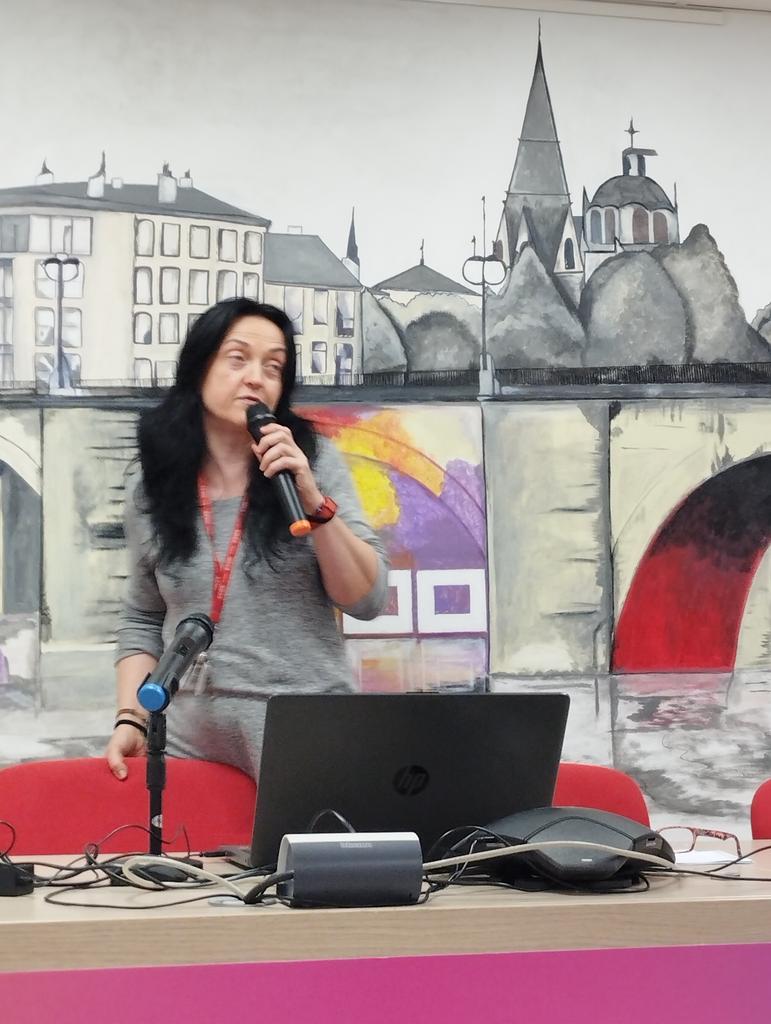 oliva_FEM_CCOO's tweet photo. Jornada en Logroño "Ante la represión, organización" Hemos escuchado ejemplos de resistencia, organización y militancia femenina y feminista. Repaso histórico centrado en La Rioja, porque los pueblos que olvidan su memoria están condenados a repetirla.@CCOOLaRioja @feccoo https://t.co/siP8XAO7wg