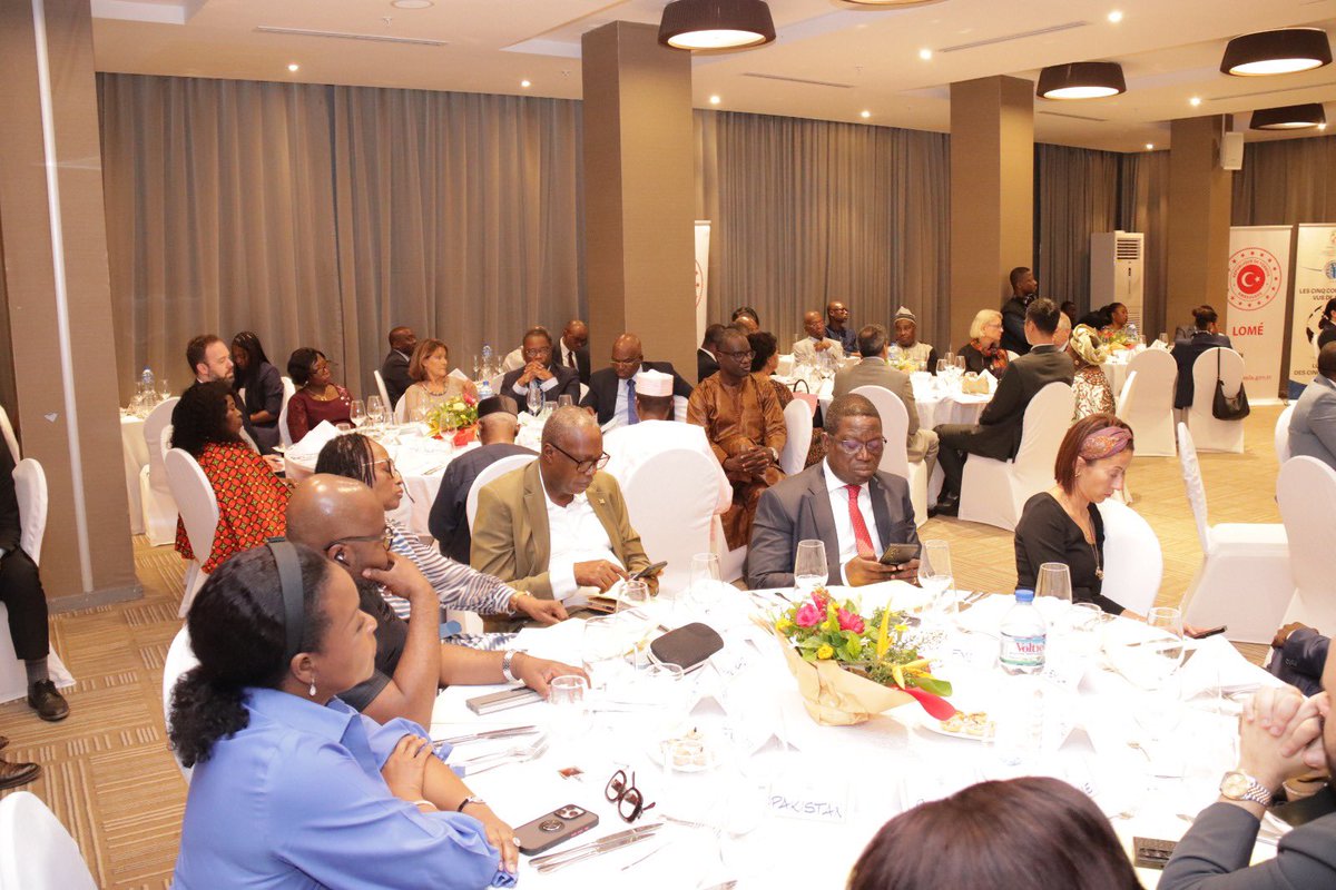 Robert Dussey tweet media