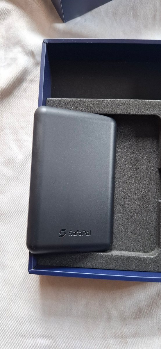 MrMatok's tweet photo. I just received my prize, a SafePal X1 hardware wallet from Sosovalue on their #ProofOfGrowth campaign!
Thank you @SoSoValueCrypto for this amazing gift. Also thanking @SafePal for smooth delivery.
May Sosovalue succeed and I look forward to seeing you grow to become a top web3 protocol with valuations in billions of dollars.