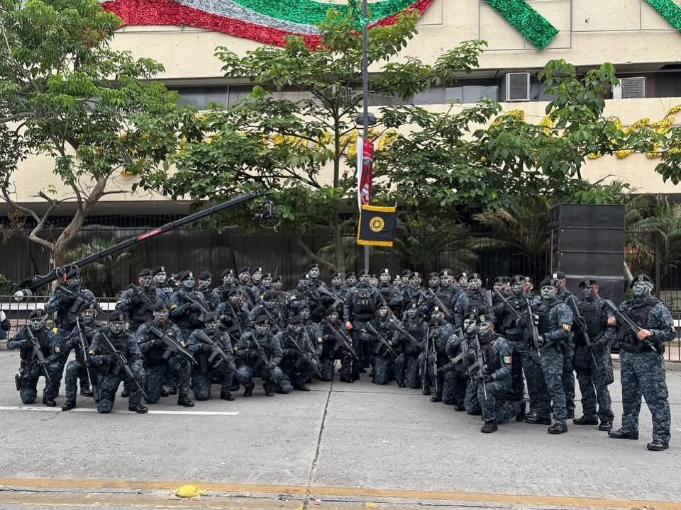 ELMUNDODELNARCO's tweet photo. 🔥🪖➡️Detienen a jefe de los “#pakales” de #Chiapas. Carlos Pineda Antillón, “El Ruso” fue separado de su cargo en la #FRIP tras la polémica narco nomina de “#ElMecho”. Es el primero de tantos por vínculos con el #CJNG.⤵️ https://t.co/guKvhbMc3R