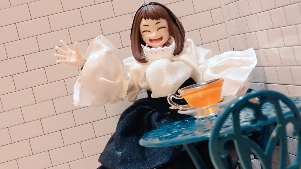 確かにカフェで紅茶のんでるところが見えました……