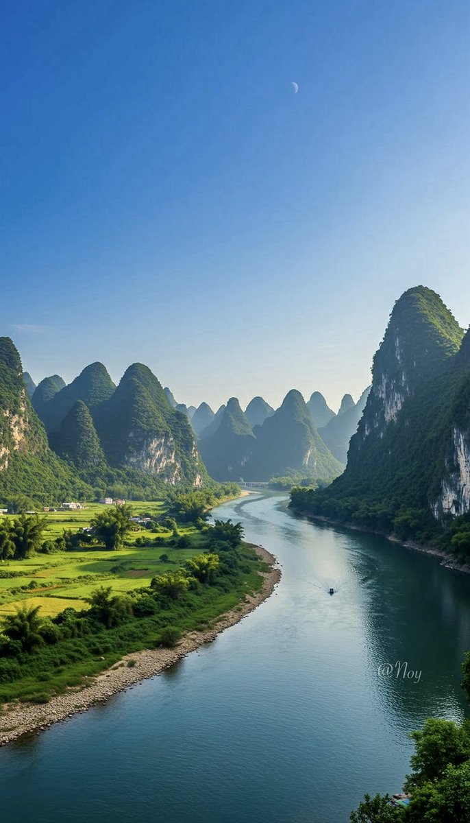 a_natdavanh's tweet image. Evening light, calm river, and mountains standing strong.
A reminder that life flows forward keep your energy, keep your hope, and keep moving. 🌿✨

#EveningVibes