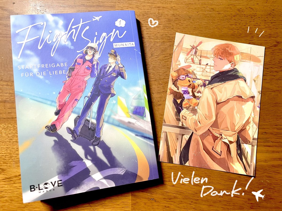 671ta's tweet photo. 先日『相対フライトサイン』のドイツ語版の見本誌を頂きました！特典に鷹上くんのポストカードをつけて頂いて感謝です～Flügelかっこいいな…
ドイツ語版をご覧くださる皆様よろしくお願い致します。Vielen Dank！

＃相対フライトサイン https://t.co/TJSpgBcI3m