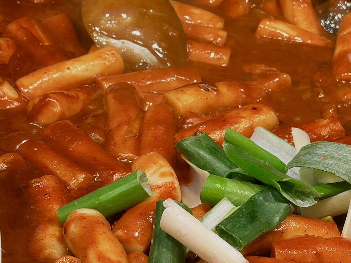 오랜만에 운동 끝나고 단골 떡볶이 집에 들렀는데 사장님이 깜짝 놀라시며 “벌써 열 시가 됐어?” 하셨다. 사장님 저는 사장님의 칸트가 아닙니다…