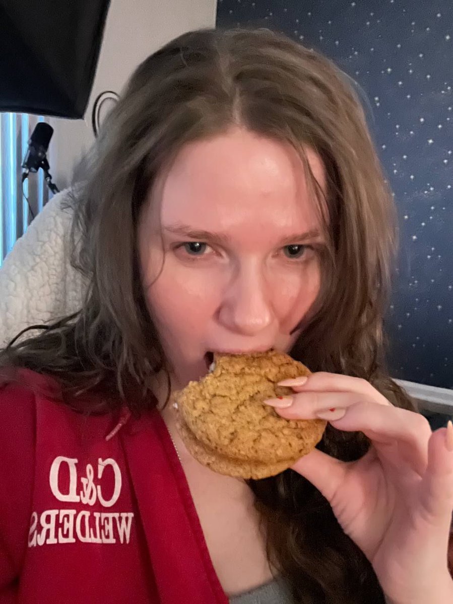 June×͜× tweet media