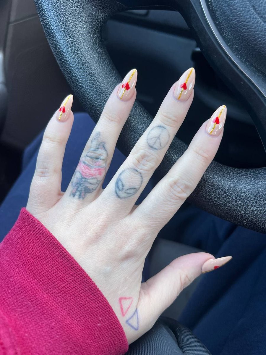 June×͜× tweet media