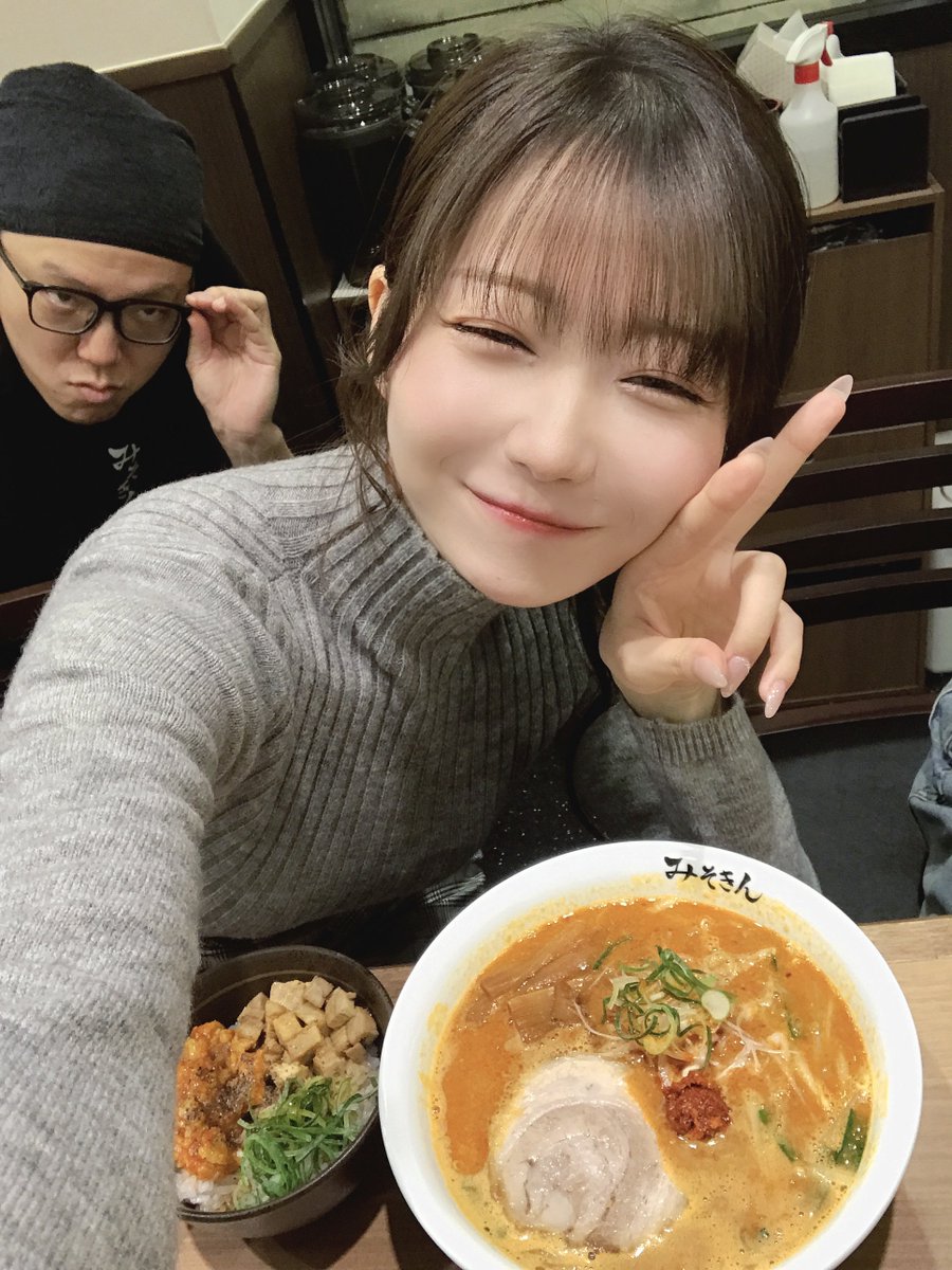 ヒカキンさん！！✨✨
コラボありがとうございました(⸝⸝° ꒫ °⸝⸝)
作って下さった辛みそきん、
最高でしたーーーーーー🍜❣️❣️

味玉辛みそきん 海苔トッピング 
チャーねぎ玉丼 ✍🏻海苔はスープに浸してぶよぶよに育てるのがみりにゃ流🙆🏻