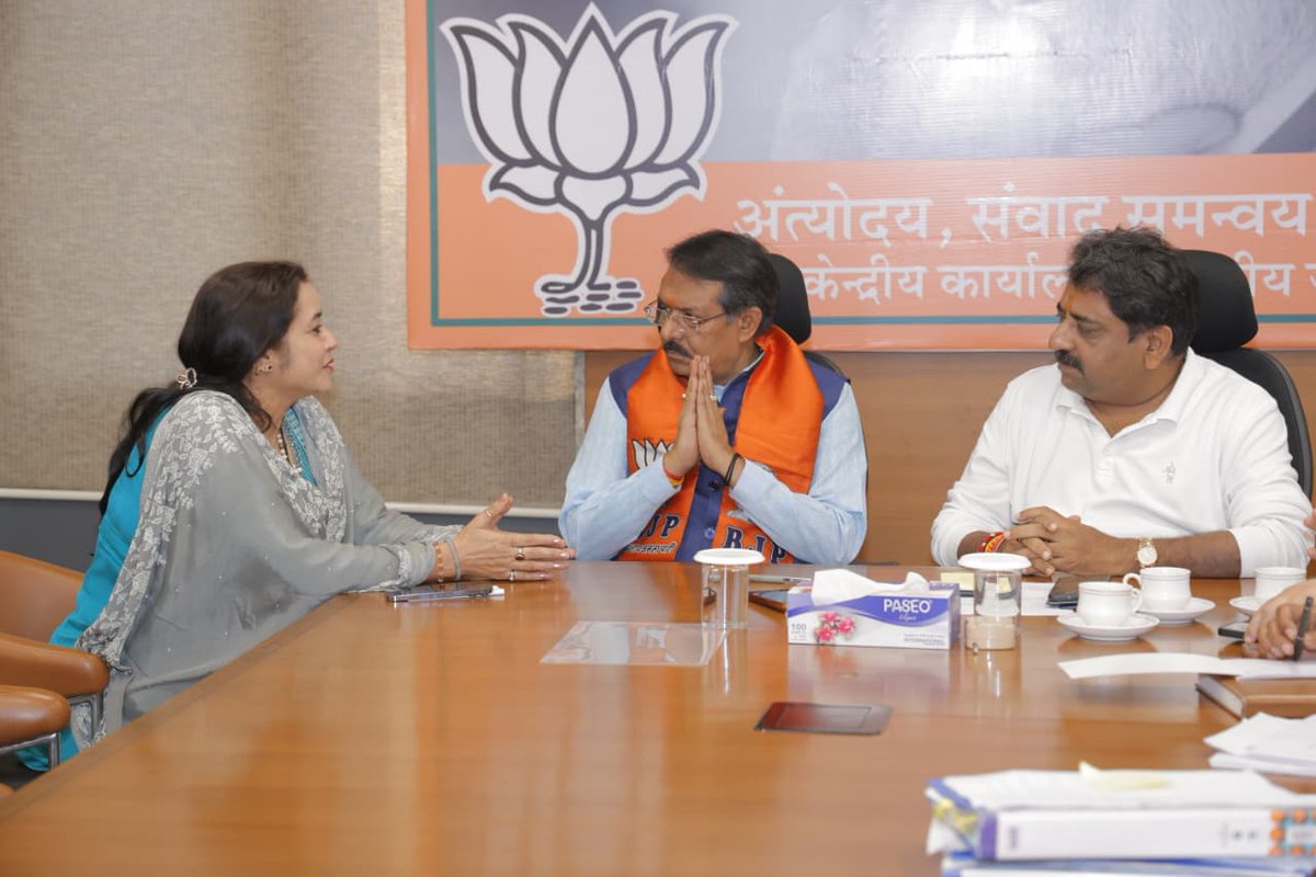 hdmalhotra's tweet photo. आज सहयोग सेल, भारतीय जनता पार्टी (राष्ट्रीय) के तत्वावधान में राष्ट्र कार्यालय, नई दिल्ली में कार्यकर्ताओं एवं आमजन से भेंट कर उनकी समस्याओं और सुझावों को सुना तथा उनके त्वरित और प्रभावी समाधान के ल��ए आवश्यक कदम उठाए।

जनसेवा के प्रति समर्पण और संवाद की यह प्रक्रिया संगठन और समाज के बीच विश्वास को ��र मजबूत करने का महत्वपूर्ण माध्यम है।

@BJP4India @narendramodi @AmitShah @NitinNabin @blsanthosh @PMOIndia @BJP4Delhi  #HarshMalhotraBJP
