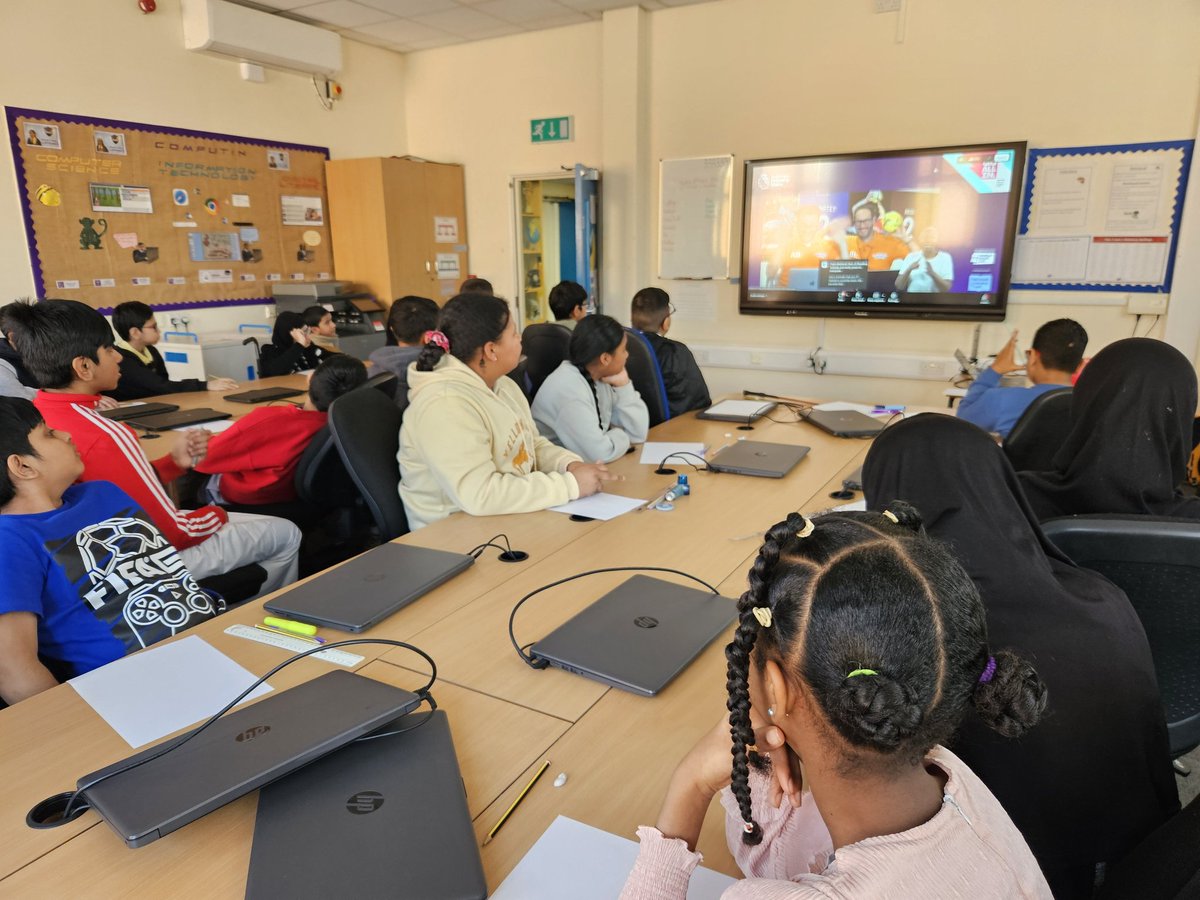 Year616's tweet photo. Year 6 had a wonderful time on @WorldBookDayUK, taking part in the quiz and reading to some friends in KS1 @HolyFamilyScho1 @BCPP__  #EnglishHFB10 #ReadingHFB10 https://t.co/369uAp2Cii