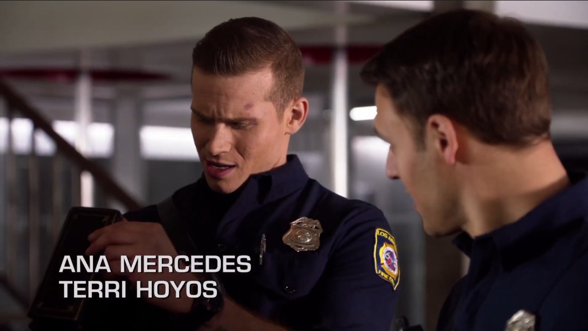 buckitallup's tweet image. HE LOVES SPARKLY THINGS!!!