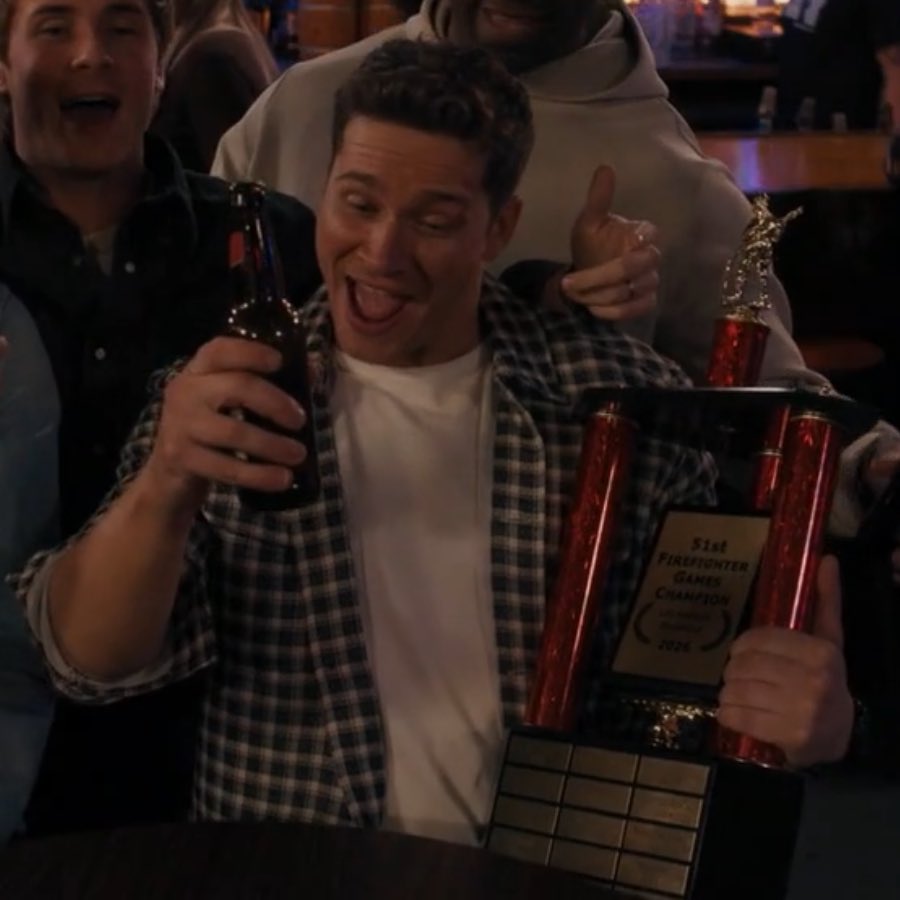 buckitallup's tweet image. HE LOVES SPARKLY THINGS!!!