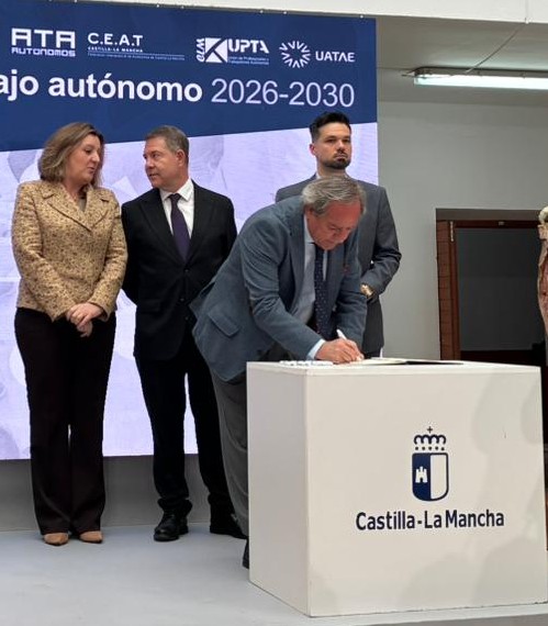 _CECAM's tweet photo. El presidente de #CECAM, Ángel Nicolás, ha suscrito hoy la II Estrategia de Impulso al Trabajo Autónomo de #CastillaLaMancha, en Tarazona de la Mancha (Albacete).

CECAM, CEAT y las Organizaciones empresariales de la región reafirmamos nuestro compromiso con la defensa de los autónomos y autónomas de #CLM con la firma de esta Estrategia, fruto del diálogo social y orientada a impulsar el crecimiento, la competitividad y las oportunidades en toda la región.

@gobjccm | @garciapage | @pfrancoCLM | @CCOOclm | @ugtclm

@EmpresariosFEDA | @fecirciudadreal | @ceoecuenca | @CEOEGuadalajara | @fedetoempresas