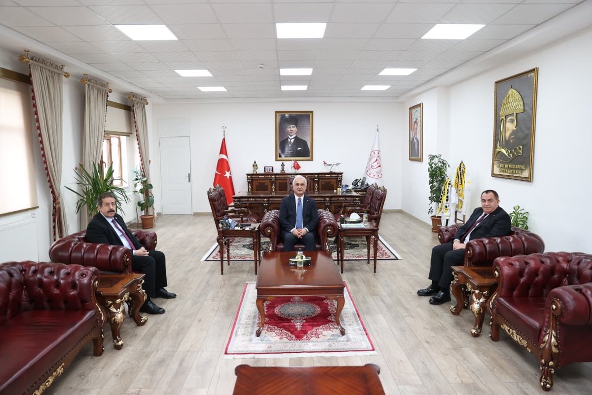 Valimiz Sn <a href="/Valiavnicakir/">Avni Çakır</a> ‘ı AK Parti Erzurum Milletvekili ve il koordinatörümüz Sn <a href="/AbdurrahimFIRAT/">Av. Abdurrahim Fırat</a> ile birlikte makamında ziyarette bulunduk.

Sayın Valimize göstermiş oldukları misafirperverlik için teşekkür ederiz, çalışmalarında kolaylıklar dileriz.