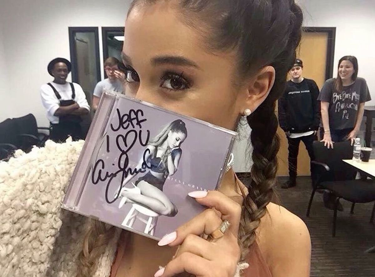 raresofari's tweet photo. ariana grande (2016) https://t.co/VGldsKBAIC