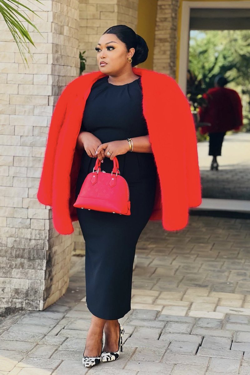 AyandaButtons's tweet photo. Divorce him, Get a super rich guy and adopt a baby. You will have peace. Cause really this guy, it’s clear he is fighting with you because you now make more money than him, that’s it nothing else 🤞🏻 His ego is bruised. #UthandoNesthembuS9 https://t.co/NZh9TLTFxG