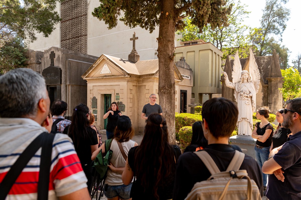 MuniCba's tweet image. ¡Sumate a las visitas guiadas del Cementerio San Jerónimo! 🙌🏽

👉🏽 Este mes se hará homenaje a todas las mujeres destacadas que hicieron historia en Córdoba. Las actividades se realizan todos los sábados con entrada libre y #gratuita.

Más info 📲 cordoba.gob.ar/marzo-visitas-…